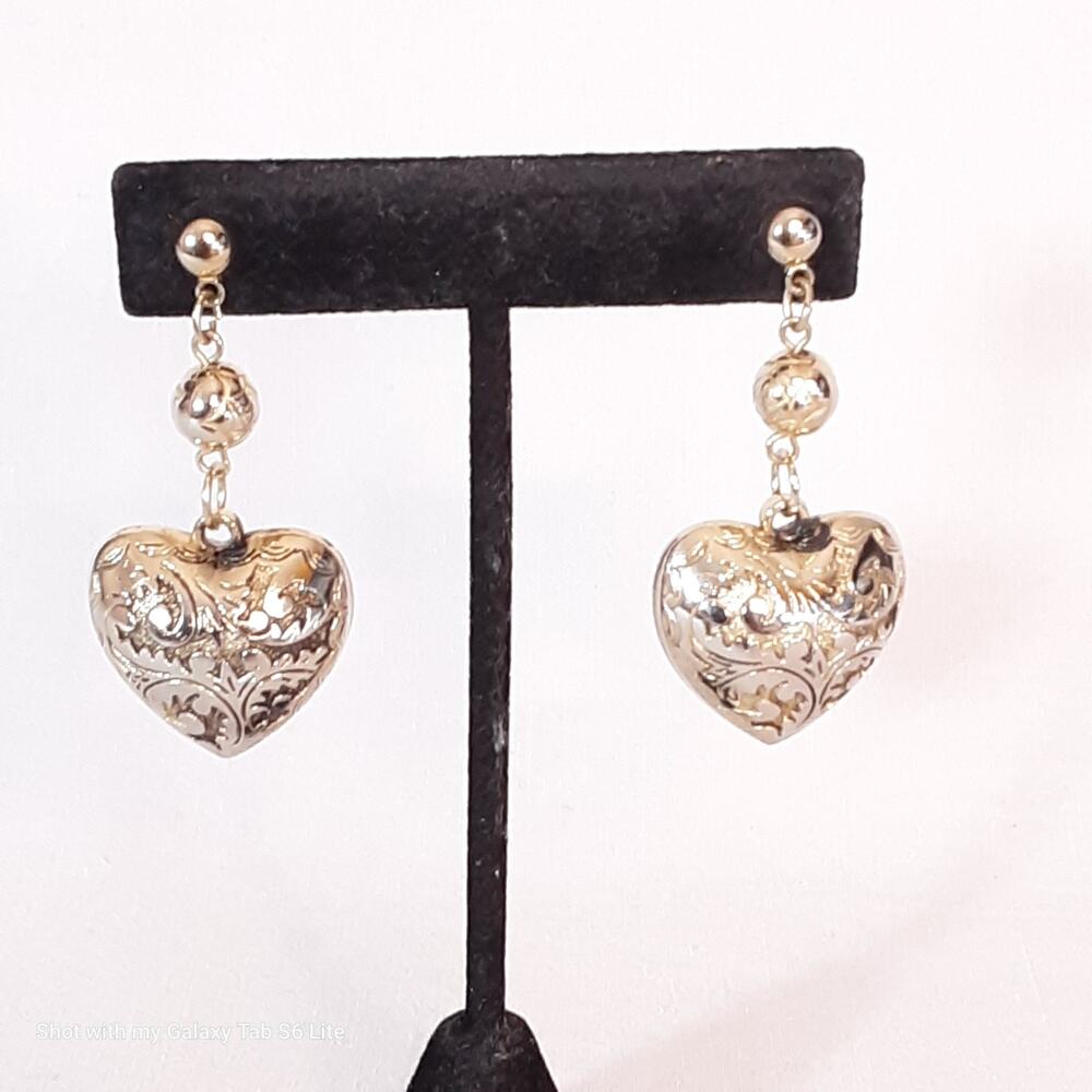 💎Ornate Hollow Heart Dangling Earrings Gold Tone Floral Pattern